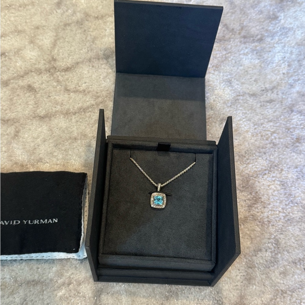 PETITE ALBION® PENDANT NECKLACE
Ster Silver with Blue Topaz and Diamonds, 7mm